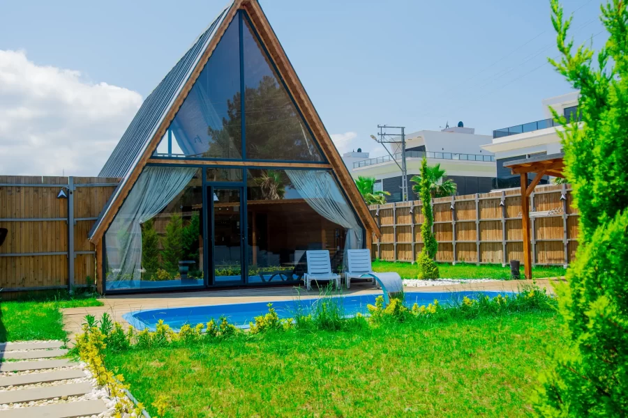 Havuzlu Aile Bungalovu